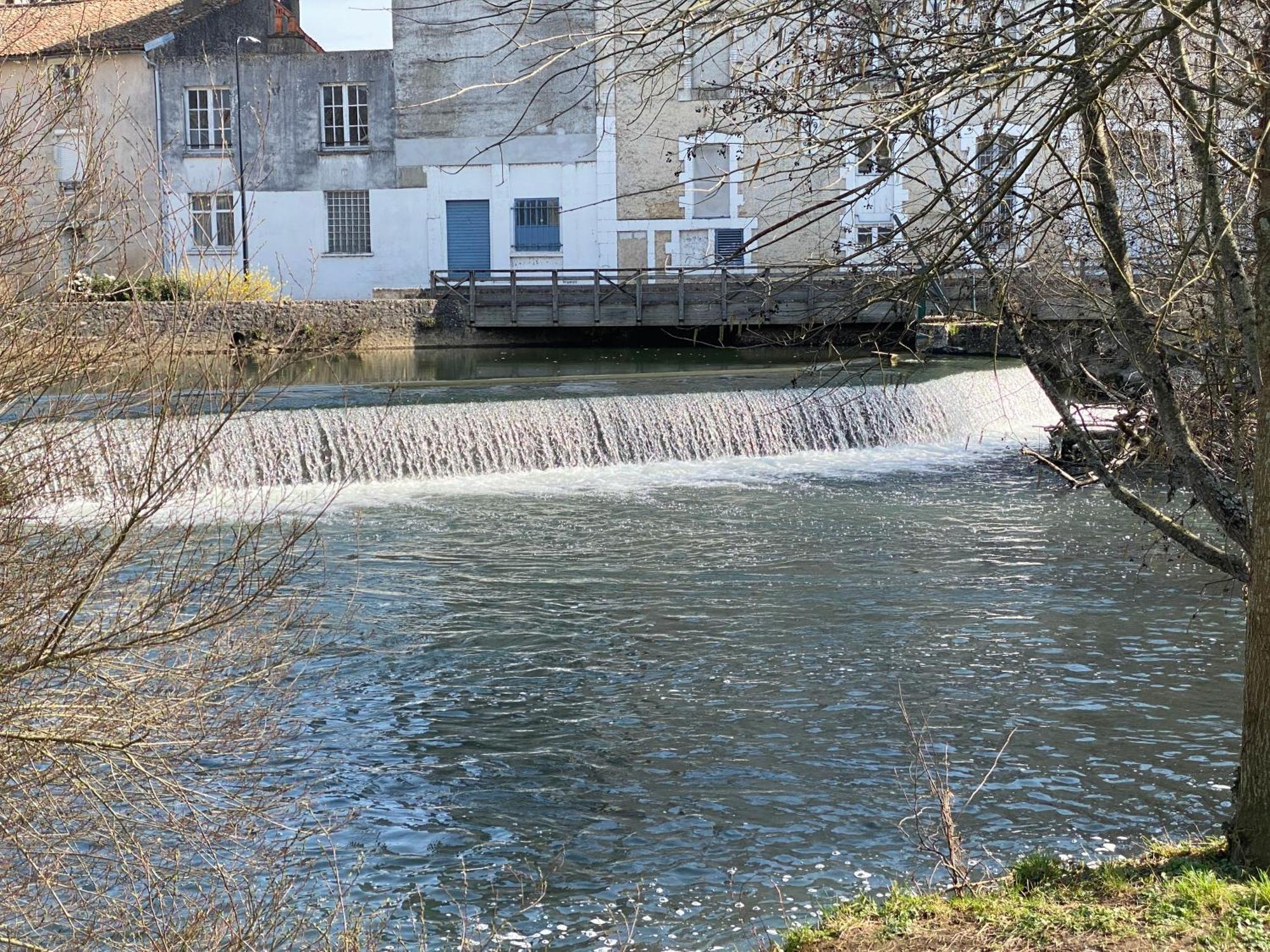 Logis Hotel Le Saint Georges Vivonne Exterior foto