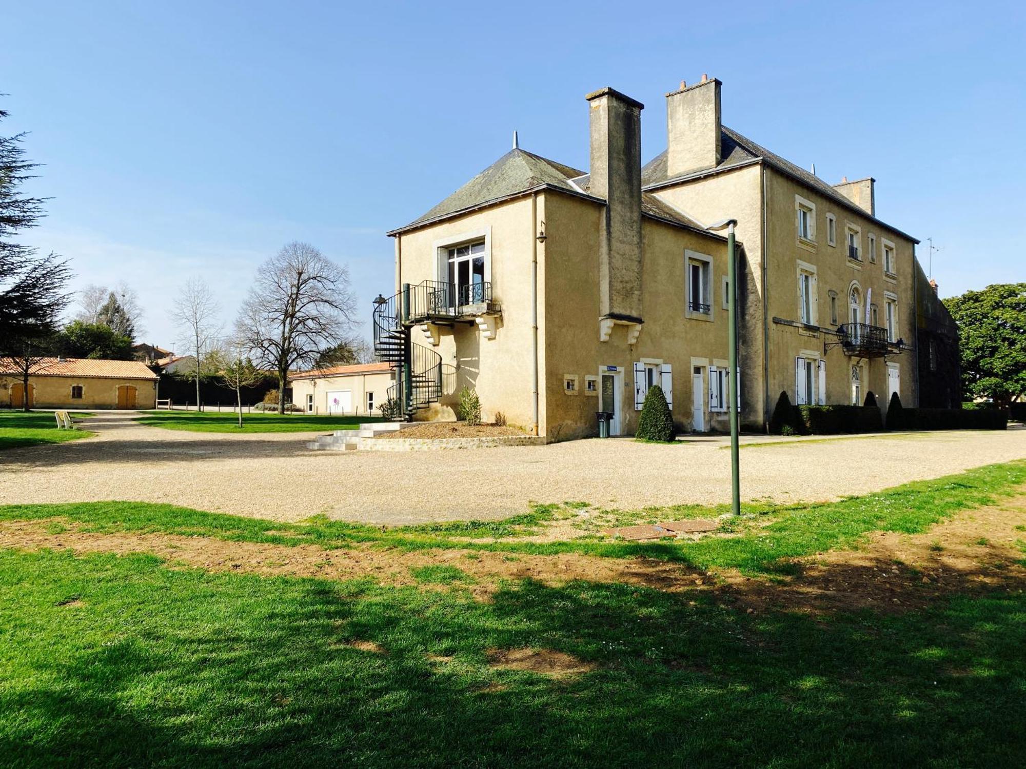 Logis Hotel Le Saint Georges Vivonne Exterior foto